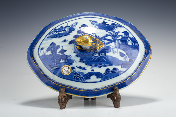 古玩陶瓷清中·青花描金山水樓閣紋蓋鍋拍賣(mài)，當(dāng)前價(jià)格0元