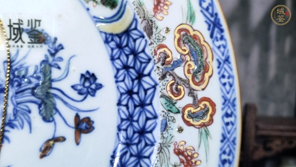 古玩陶瓷清康熙·斗彩花卉紋折沿盤真品鑒賞圖