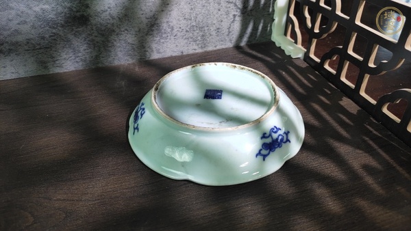 古玩陶瓷清乾隆·青花纏枝花卉調色盤真品鑒賞圖