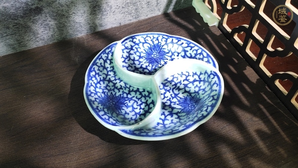 古玩陶瓷清乾隆·青花纏枝花卉調色盤真品鑒賞圖