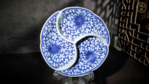 古玩清乾隆·青花纏枝花卉調色盤真品鑒賞圖