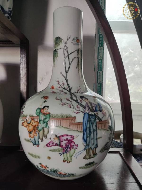 古玩陶瓷三娘教子圖新粉彩天球瓶真品鑒賞圖