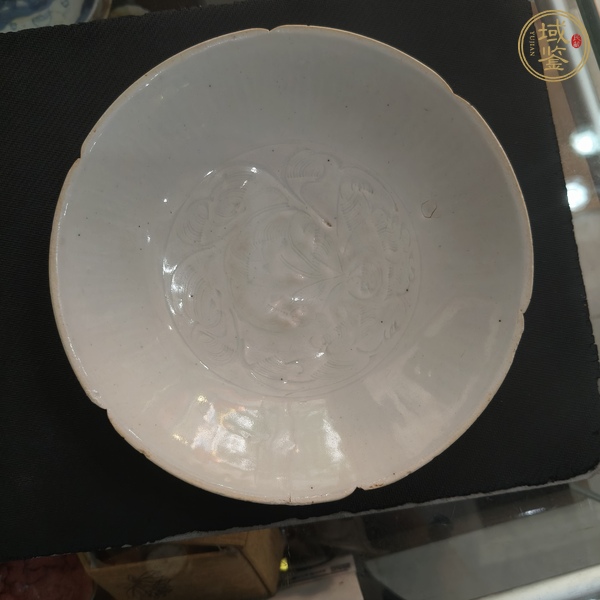 古玩陶瓷湖田窯刻花葵口碗真品鑒賞圖