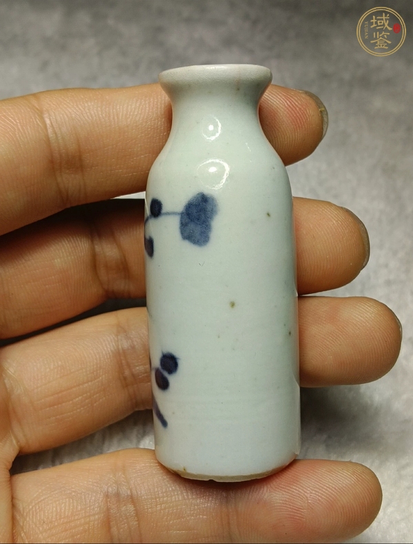 古玩陶瓷青花花卉紋瓶真品鑒賞圖