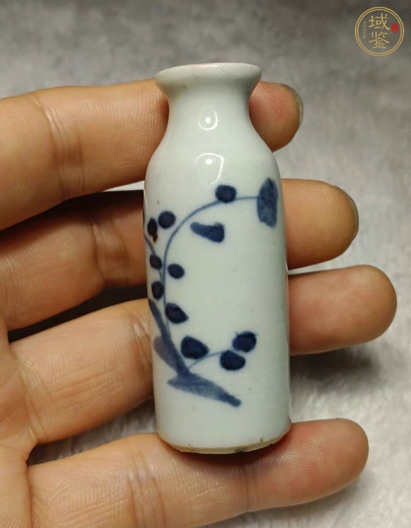 古玩陶瓷青花花卉紋瓶真品鑒賞圖