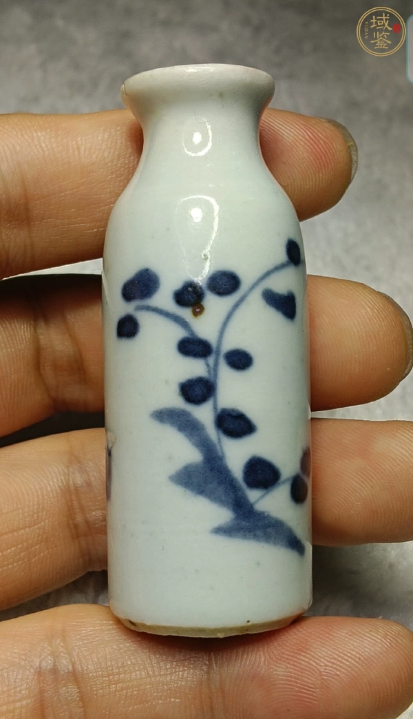 古玩陶瓷青花花卉紋瓶真品鑒賞圖