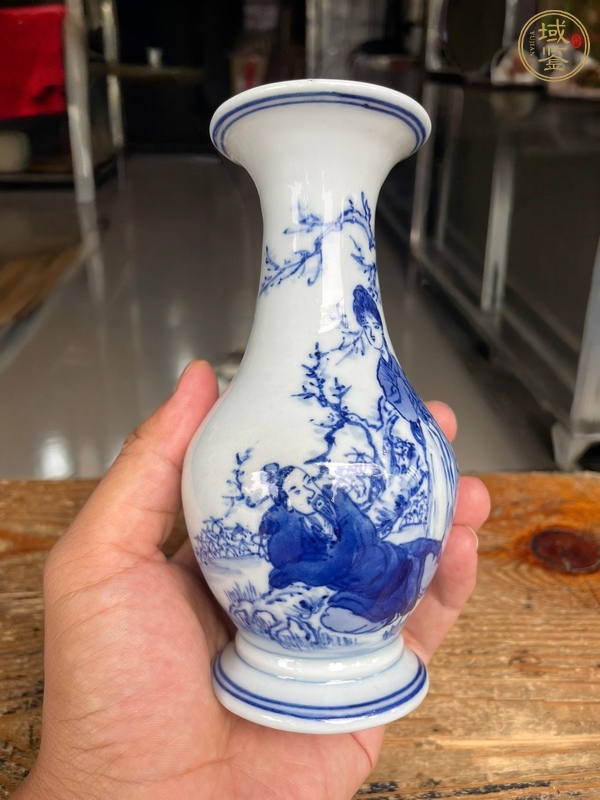 古玩陶瓷青花人物瓶真品鑒賞圖