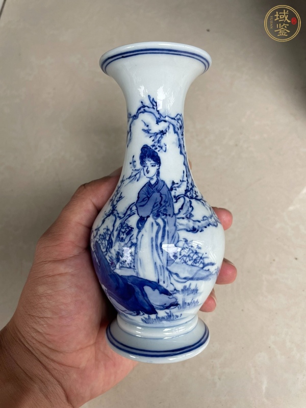 古玩陶瓷青花人物瓶真品鑒賞圖