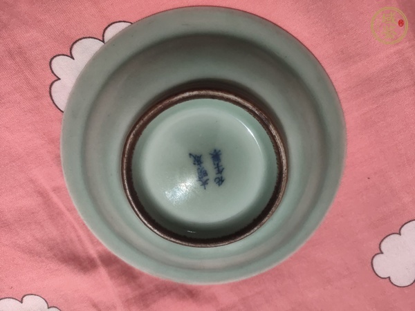 古玩陶瓷豆青釉青花山水紋盤真品鑒賞圖