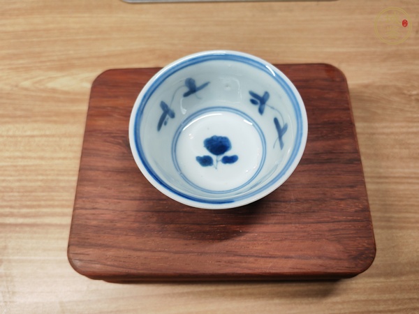 古玩陶瓷青花花卉紋杯真品鑒賞圖