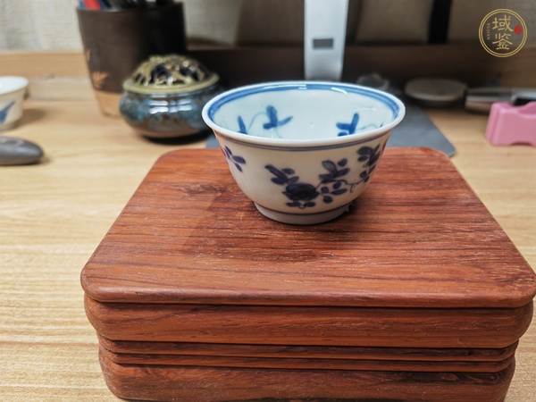 古玩陶瓷青花花卉紋杯真品鑒賞圖