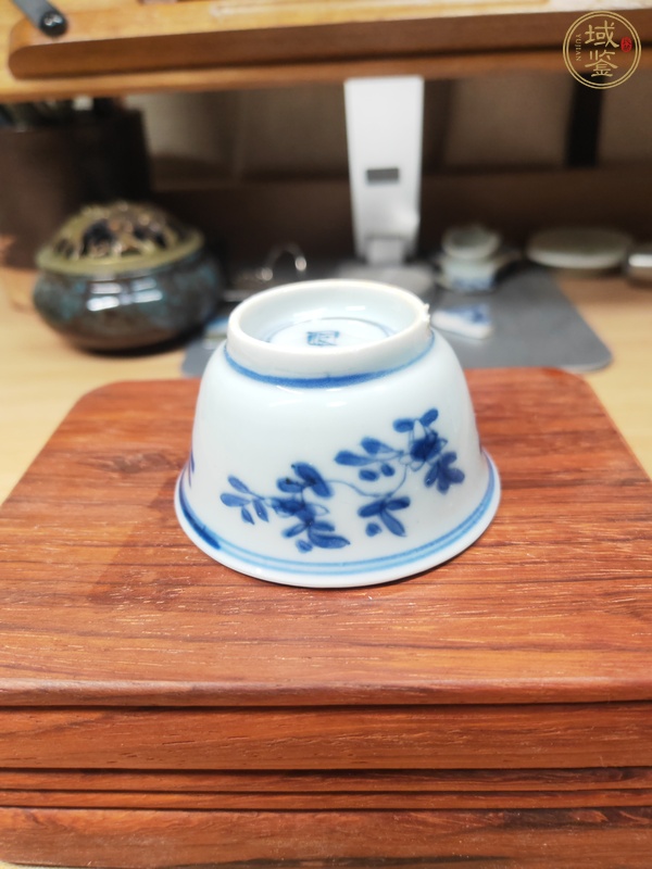 古玩陶瓷青花花卉紋杯真品鑒賞圖