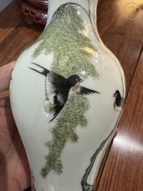 古玩陶瓷粉彩杏林春燕圖觀音瓶真品鑒賞圖