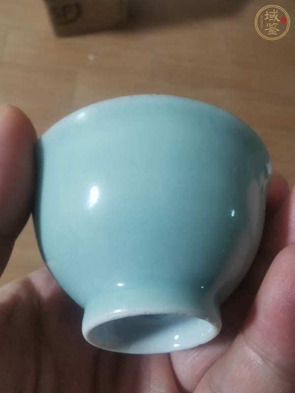 古玩陶瓷乾隆青釉杯真品鑒賞圖
