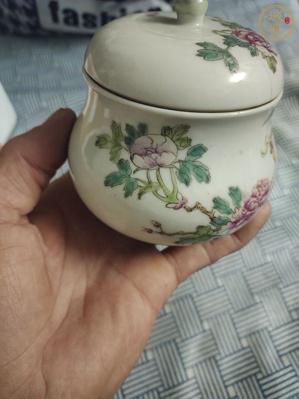 古玩陶瓷民國·粉彩花卉蓋盅真品鑒賞圖