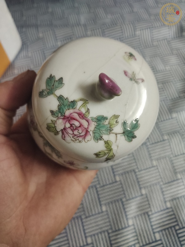 古玩陶瓷民國·粉彩花卉蓋盅真品鑒賞圖