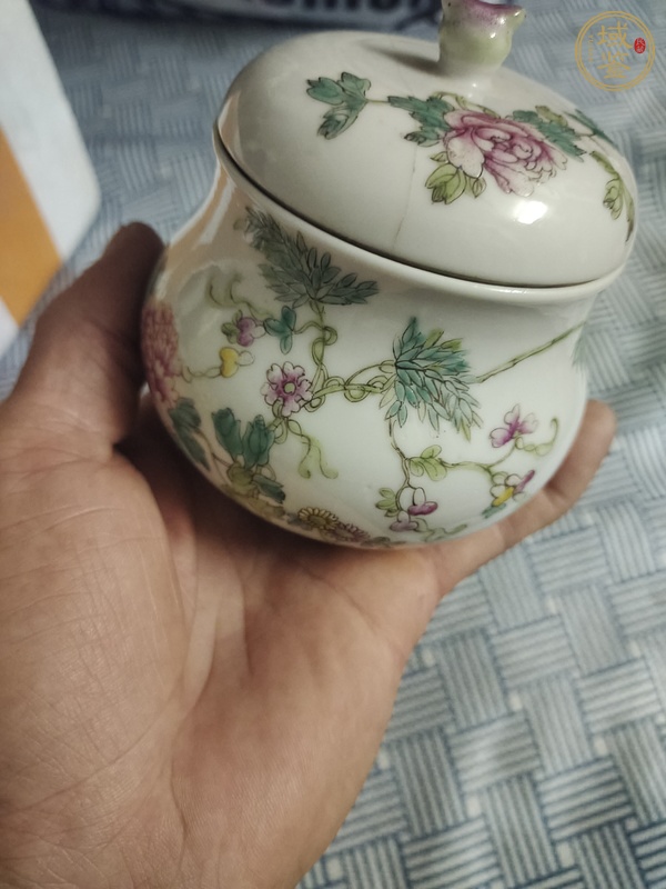 古玩陶瓷民國·粉彩花卉蓋盅真品鑒賞圖