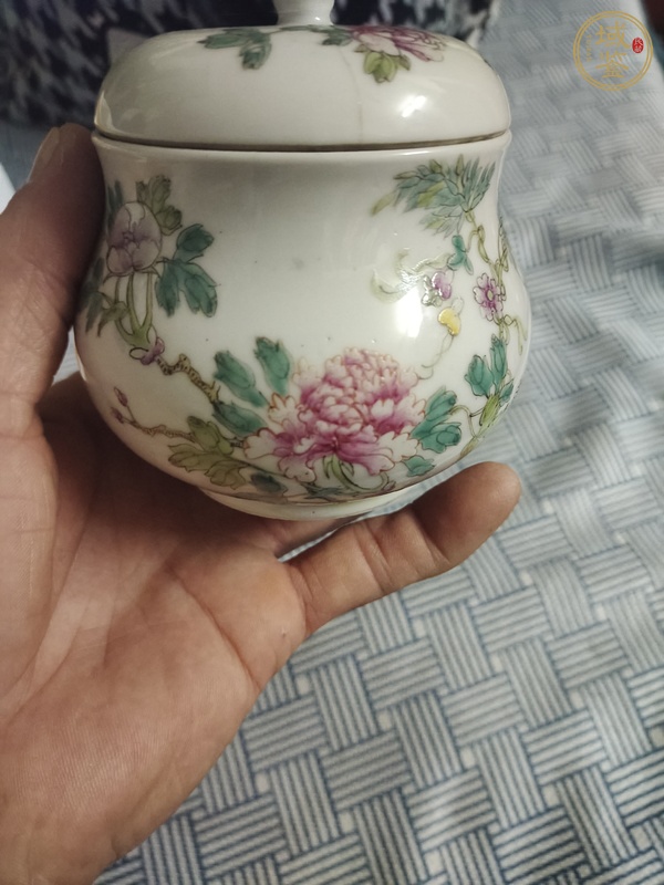 古玩陶瓷民國·粉彩花卉蓋盅真品鑒賞圖