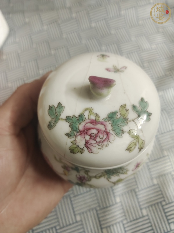 古玩陶瓷民國·粉彩花卉蓋盅真品鑒賞圖