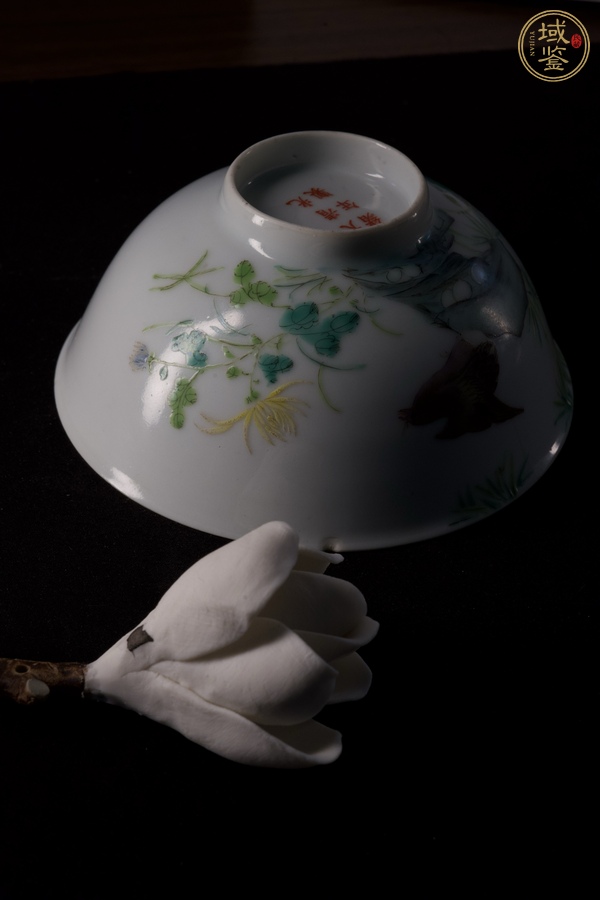 古玩花鳥紋粉彩碗真品鑒賞圖