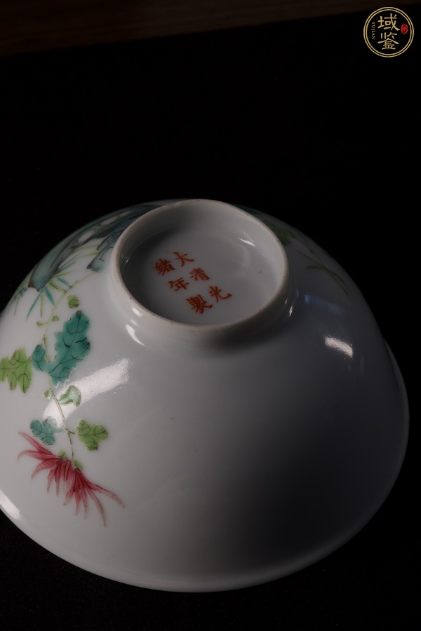 古玩陶瓷花鳥紋粉彩碗真品鑒賞圖