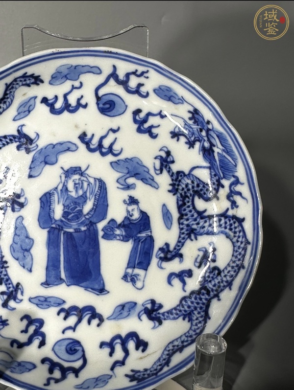 古玩陶瓷青花天官賜福圖盤真品鑒賞圖