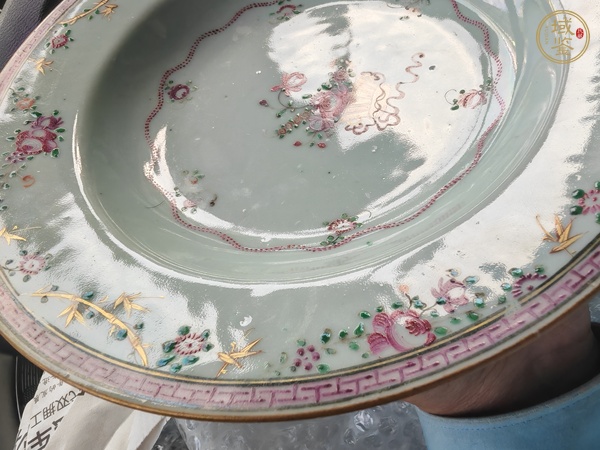 古玩陶瓷粉彩花卉紋盤真品鑒賞圖