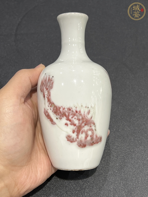 古玩陶瓷釉里紅魚紋瓶真品鑒賞圖
