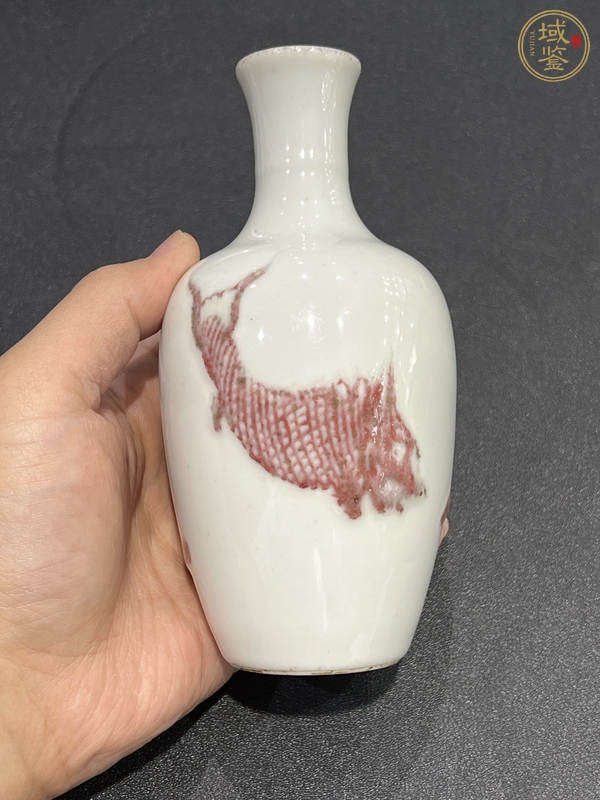 古玩陶瓷釉里紅魚紋瓶真品鑒賞圖