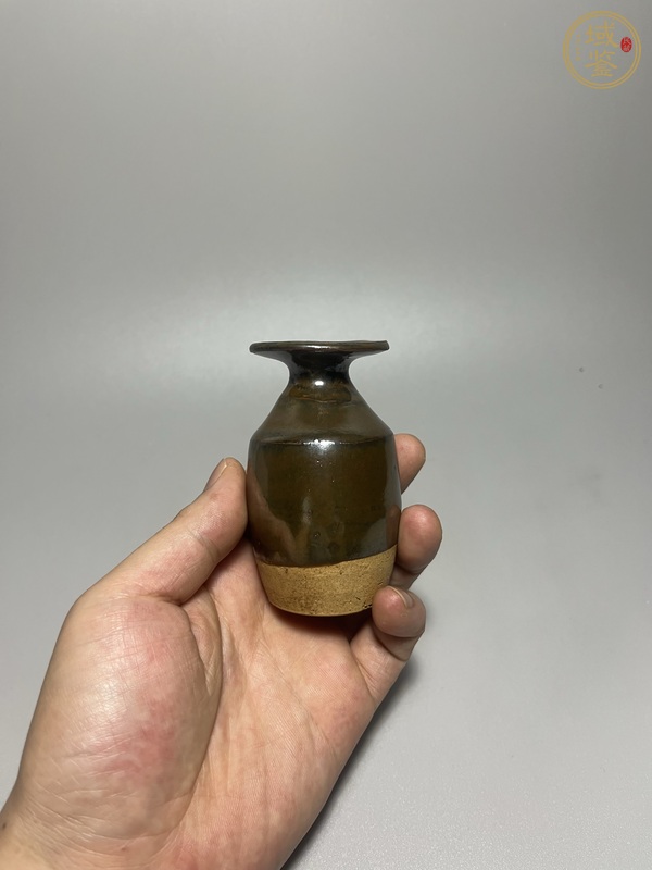 古玩陶瓷褐釉撇口瓶真品鑒賞圖