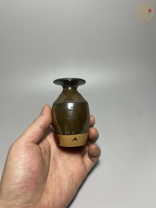 古玩陶瓷褐釉撇口瓶真品鑒賞圖