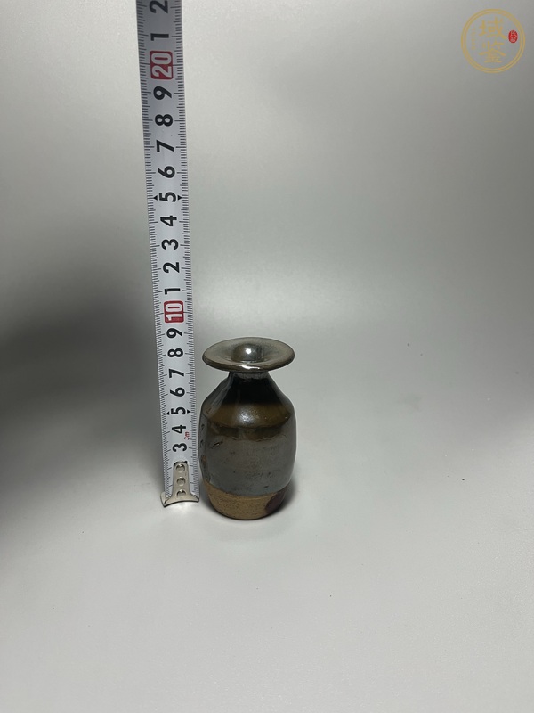 古玩陶瓷褐釉撇口瓶真品鑒賞圖