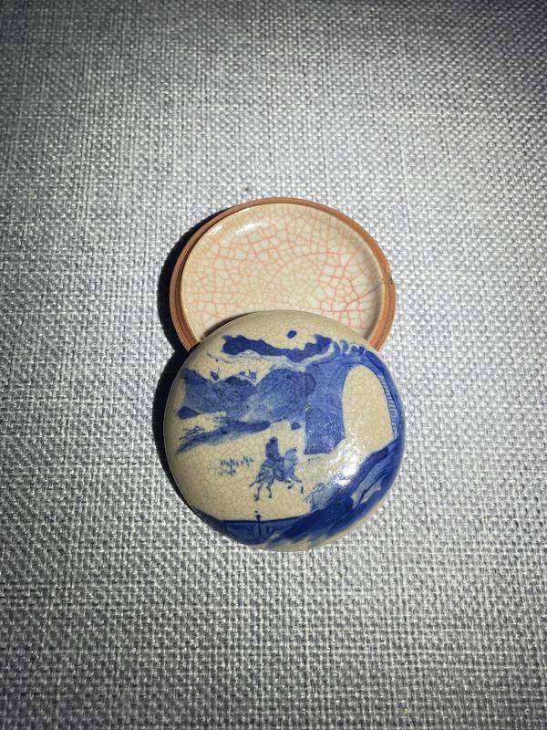 古玩轉(zhuǎn)賣煨瓷青花山水人物印盒拍賣，當(dāng)前價(jià)格1480元