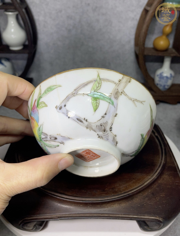 古玩陶瓷桃紋粉彩茶圓真品鑒賞圖