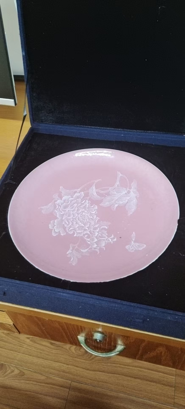 古玩陶瓷王步桃紅釉堆白牡丹花卉紋盤拍賣,當前價格6000000元