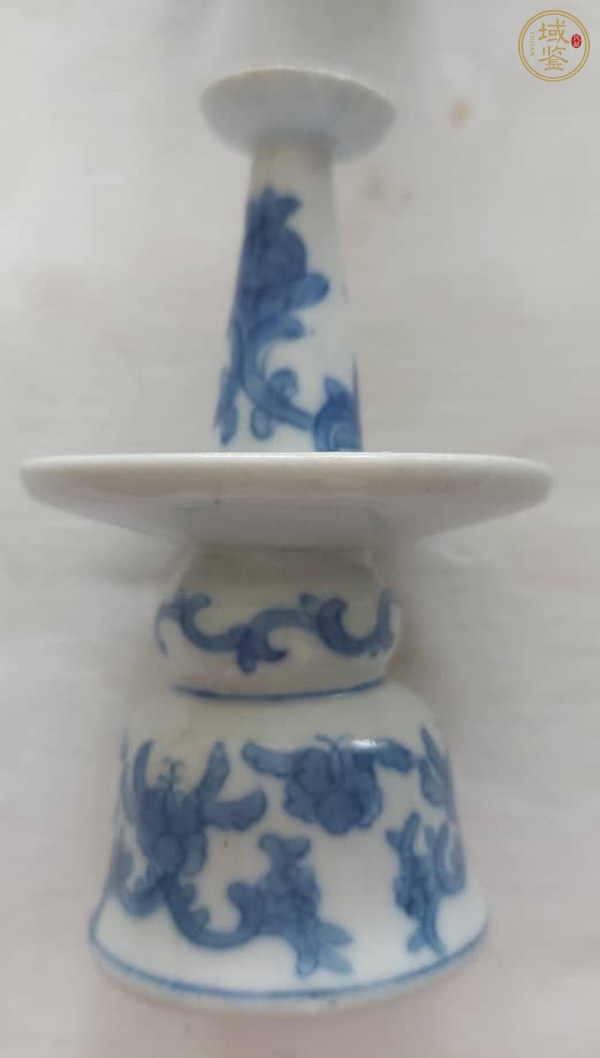 古玩陶瓷青花花卉紋燭臺真品鑒賞圖