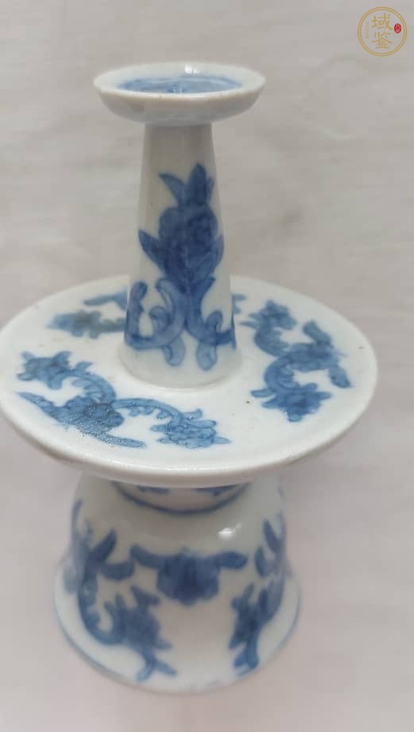古玩陶瓷青花花卉紋燭臺真品鑒賞圖