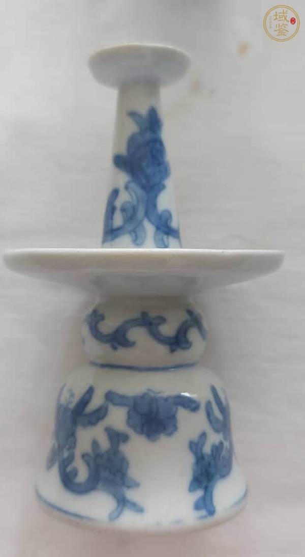 古玩陶瓷青花花卉紋燭臺真品鑒賞圖