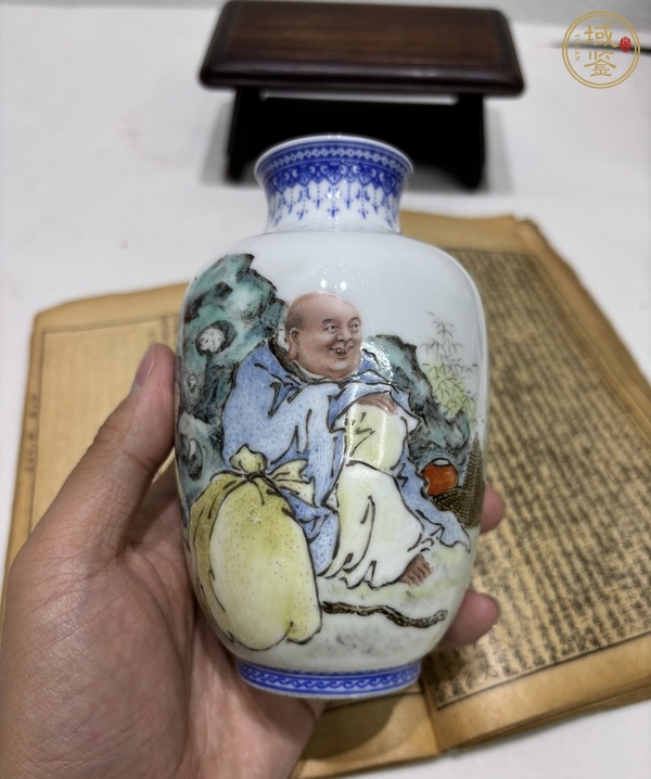 古玩陶瓷洞石人物花瓶真品鑒賞圖