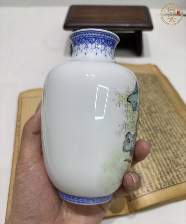 古玩陶瓷洞石人物花瓶真品鑒賞圖
