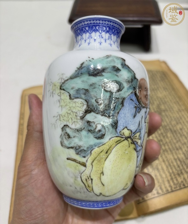 古玩陶瓷洞石人物花瓶真品鑒賞圖