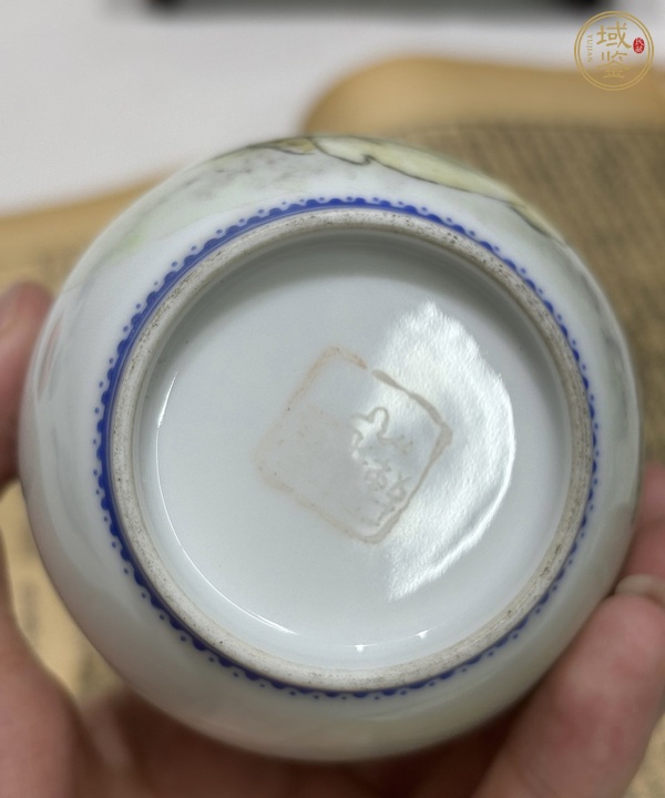 古玩陶瓷洞石人物花瓶真品鑒賞圖