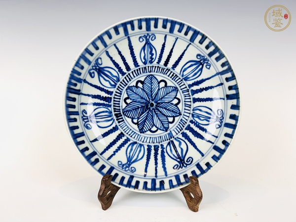 古玩陶瓷清早期·青花幾何蓮瓣盤真品鑒賞圖