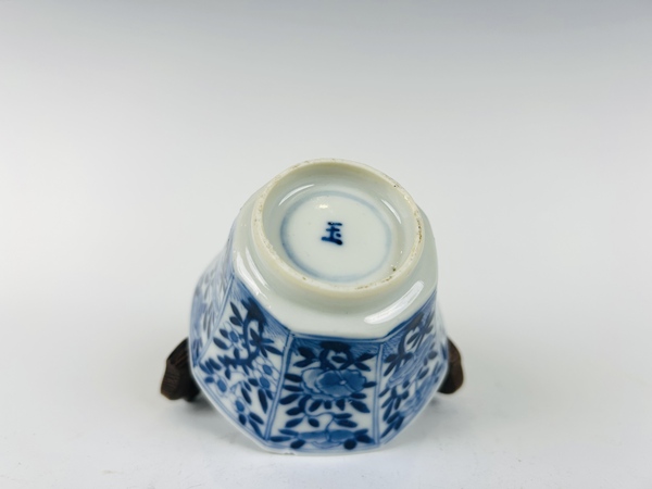 古玩陶瓷清光緒·花卉八方杯碟拍賣，當(dāng)前價格0元
