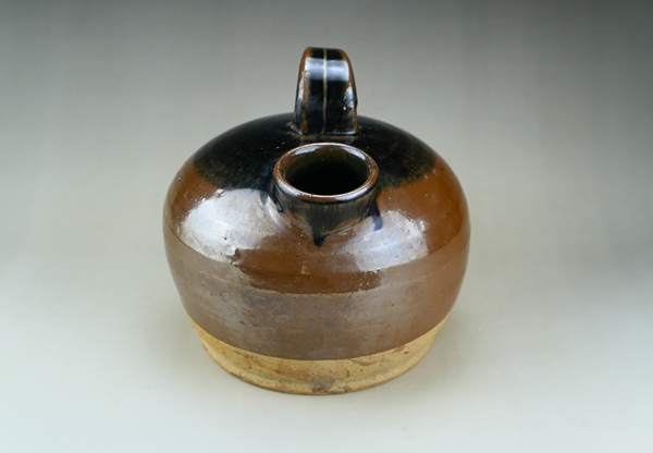 古玩陶瓷精品:明代耀州窯紫金釉絲毫提壺(高級器型)拍賣,當前價格115元