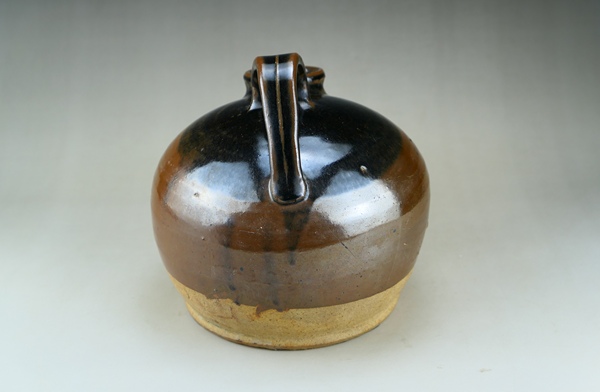 古玩陶瓷精品:明代耀州窯紫金釉絲毫提壺(高級器型)拍賣,當前價格115元