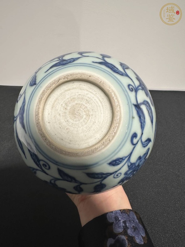古玩陶瓷雍正仿宣窯青花天球瓶真品鑒賞圖