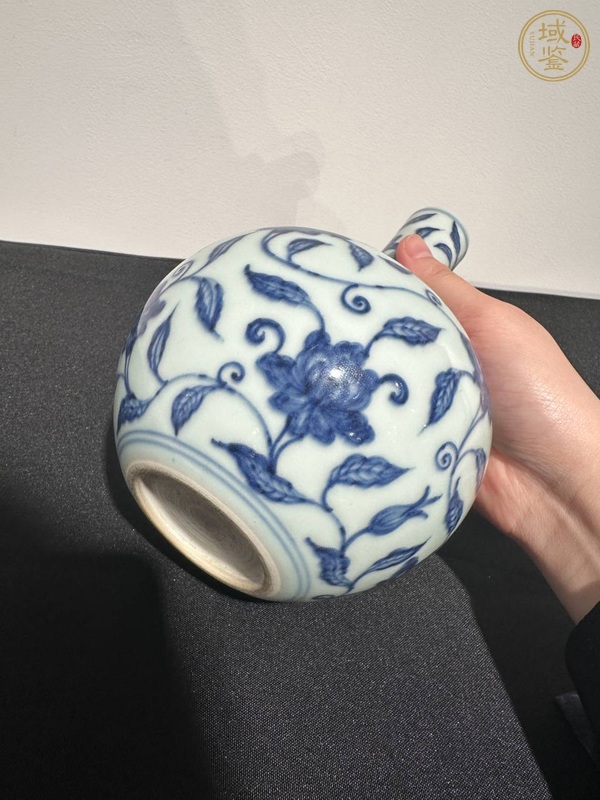 古玩陶瓷雍正仿宣窯青花天球瓶真品鑒賞圖