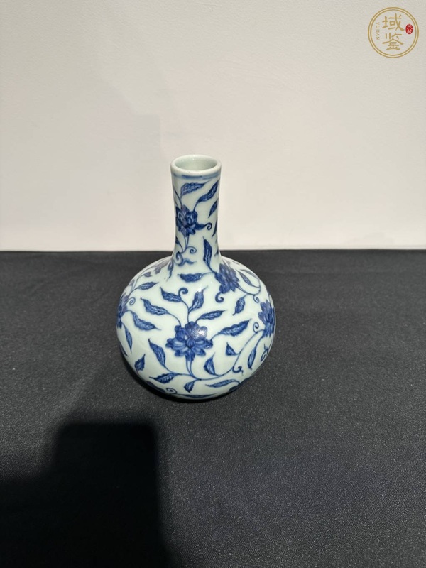 古玩陶瓷雍正仿宣窯青花天球瓶真品鑒賞圖