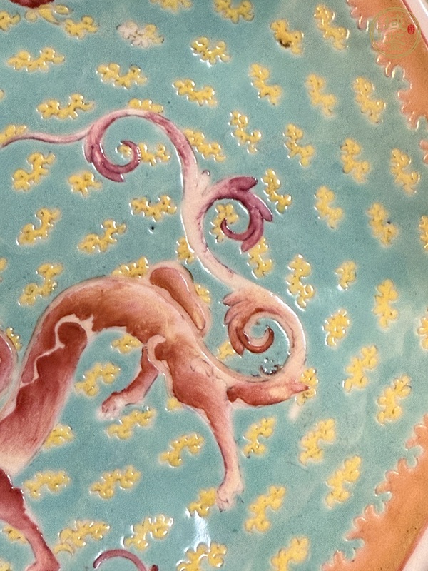 古玩陶瓷龍紋粉彩盤真品鑒賞圖